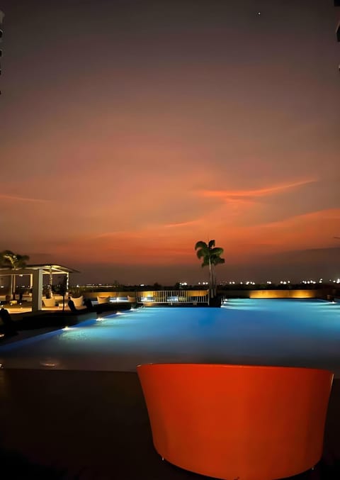 Night, Natural landscape, Aqua park, Pool view, Sea view, Swimming pool, Sunrise, Sunset, sunbed