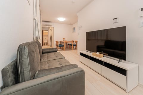 Restaurant/places to eat, TV and multimedia, Living room