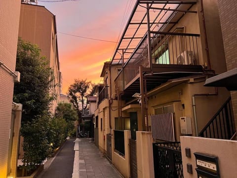 Property building, Balcony/Terrace, Street view, Sunset