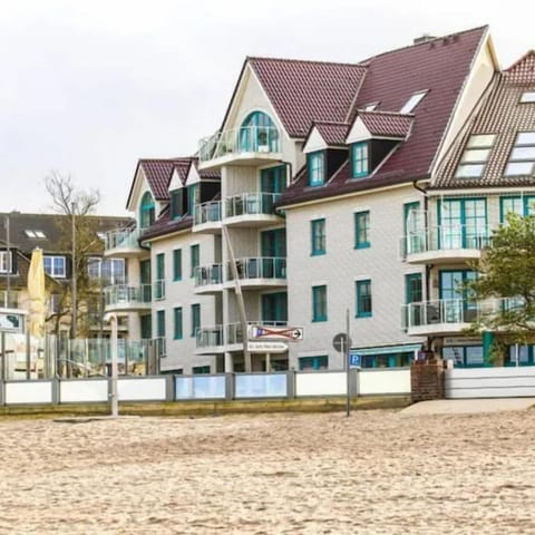 Property building, Beach, Location