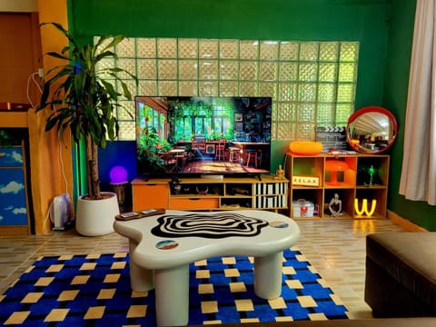 Communal lounge/ TV room, TV and multimedia, Living room, Seating area, Evening entertainment