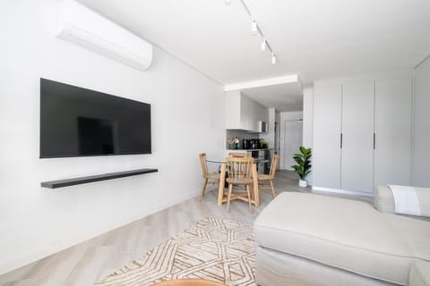 113 Paarl 2 Bedroom Lux Aprt With Parking & Aircon Apartment in Cape Town