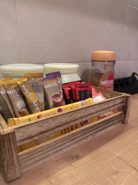 Coffee/tea facilities, Food and drinks