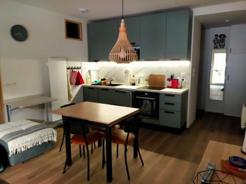 Kitchen or kitchenette, Seating area, Dining area