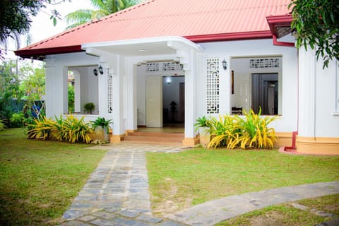Facade/entrance, Garden, Garden view