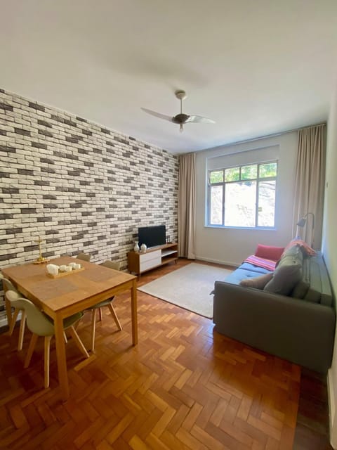 Communal lounge/ TV room, TV and multimedia, Living room, Seating area, Dining area, Evening entertainment