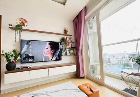 Communal lounge/ TV room, Bed, TV and multimedia, View (from property/room), Balcony/Terrace, Living room, Photo of the whole room, Evening entertainment, Bedroom