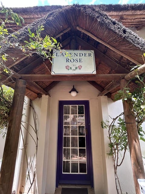 The Little Thatch Cottage House in Western Cape