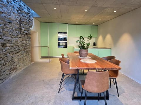 Kitchen or kitchenette, Seating area, Dining area