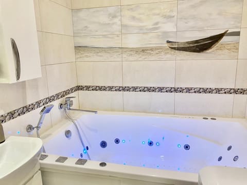 Hot Tub, Hot Tub