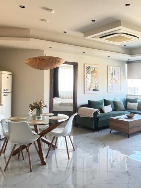 Living room, Seating area, Dining area