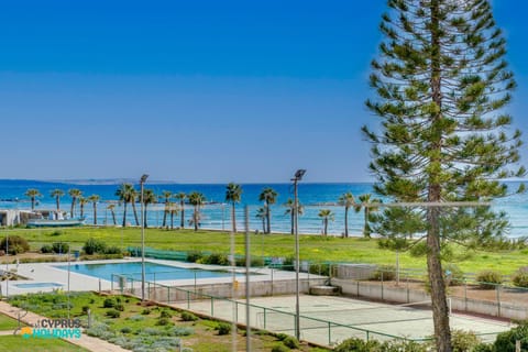 Pool view, Sea view