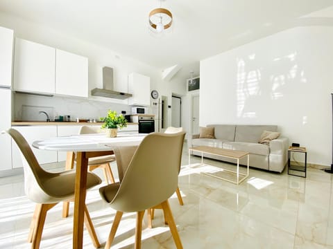 Kitchen or kitchenette, Living room, Dining area