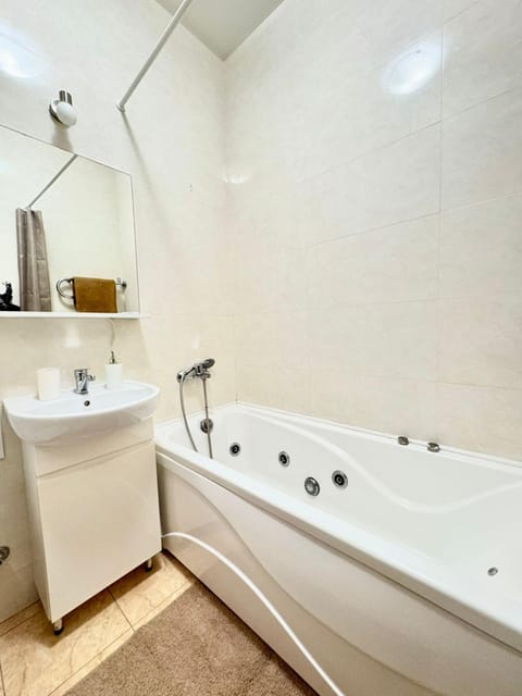 Hot Tub, Bathroom, towels