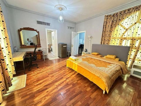 Bed, Living room, Photo of the whole room, Seating area, Bedroom, wardrobe, air conditioner