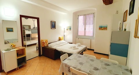 Bed, TV and multimedia, Living room, Photo of the whole room, Seating area, internet, internet, towels