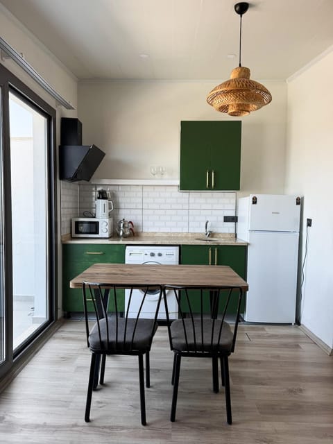 Kitchen or kitchenette, Dining area, pet friendly, stove