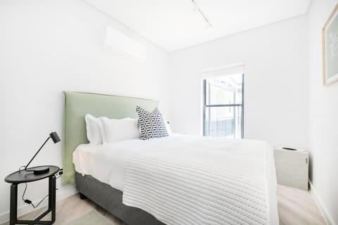 213 Paarl 2 Bedroom Lux Aprt With Parking & Aircon Apartment in Cape Town