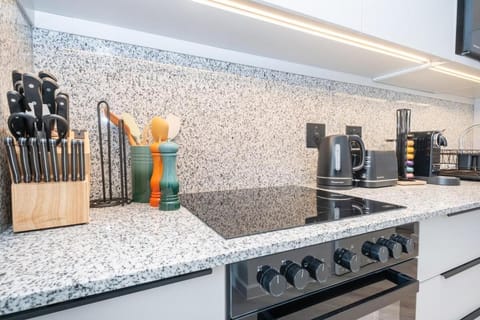 213 Paarl 2 Bedroom Lux Aprt With Parking & Aircon Apartment in Cape Town