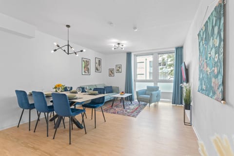 Living room, Seating area, Dining area
