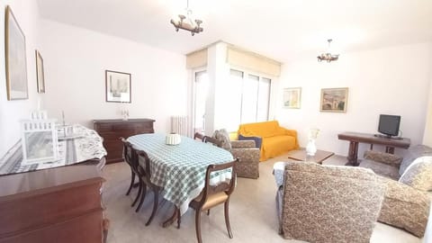 Casa Monterosa near Stations and City Center Apartment in Saronno