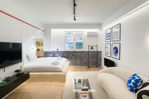 Bed, Photo of the whole room, Seating area