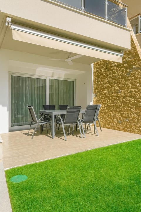 Garden, Balcony/Terrace