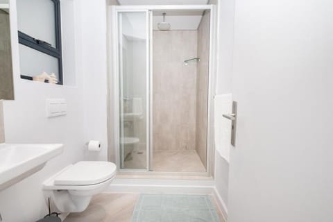 216 Paarl Lux 1 Bdrm Apt with Parking and AC Apartment in Cape Town