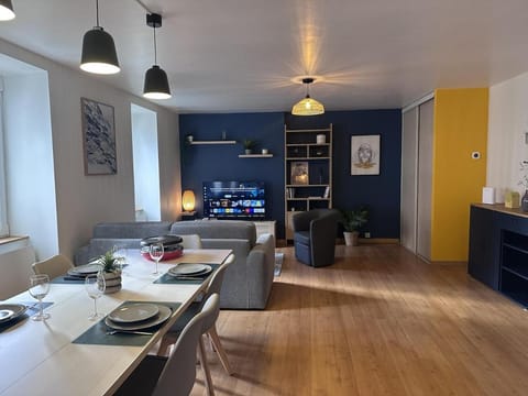 Quimper centre Duplex 2 chambres 3 étoiles - Retro Gaming Apartment in Quimper