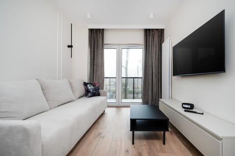 Communal lounge/ TV room, Bed, TV and multimedia, Living room, Photo of the whole room, Seating area, Evening entertainment