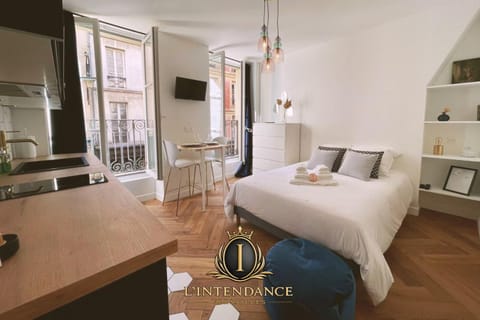 Property building, Communal lounge/ TV room, Bed, Living room, Photo of the whole room, Dining area, Bedroom