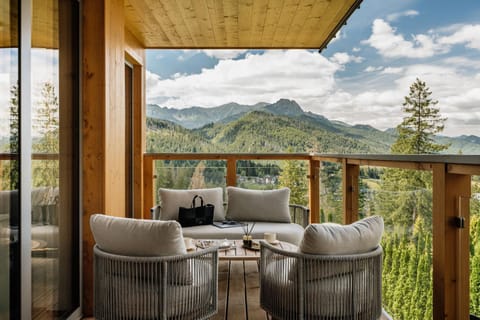 Nearby landmark, Spring, Day, Natural landscape, View (from property/room), Balcony/Terrace, Living room, Seating area, Mountain view