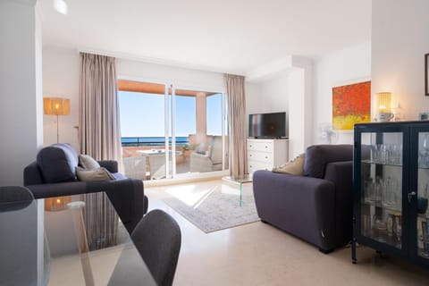 Communal lounge/ TV room, Living room