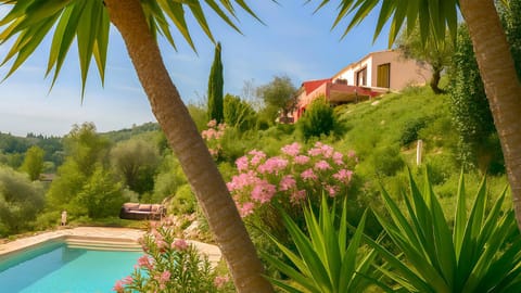 View (from property/room), Garden view, Pool view