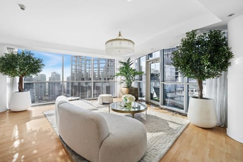 View (from property/room), Balcony/Terrace, Living room, Seating area