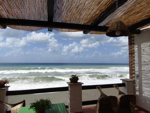 Patio, Balcony/Terrace, Other, Beach, On site, Sea view, Area and facilities, Location