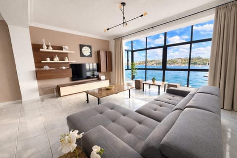 Day, TV and multimedia, View (from property/room), Living room, Seating area, Sea view