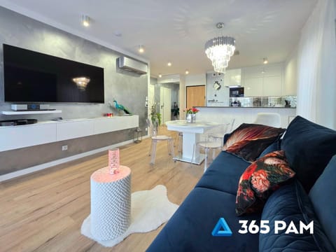 TV and multimedia, Kitchen or kitchenette, Living room, Seating area, Dining area, air conditioner