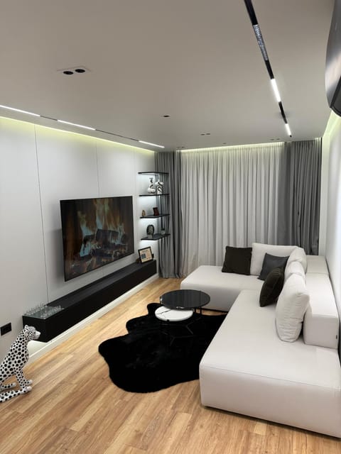 Communal lounge/ TV room, TV and multimedia, Living room