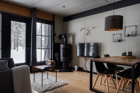 TV and multimedia, Living room, Dining area, fireplace, heating, internet