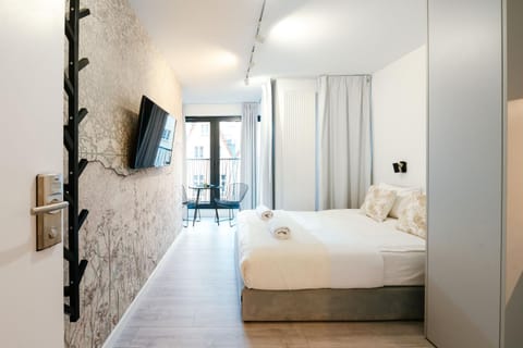 Bed, Photo of the whole room, towels