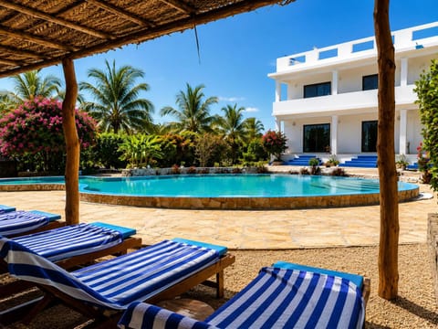 Property building, Garden, Swimming pool