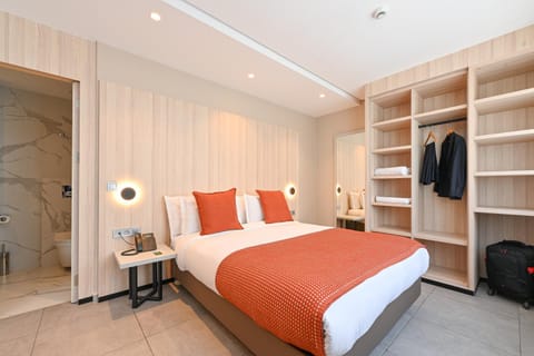 Bed, Photo of the whole room, Bedroom
