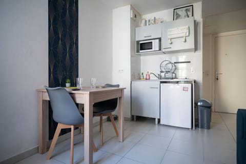 Bail mobilité - Beau studio proche tram Saint-Roch Apartment in Nice