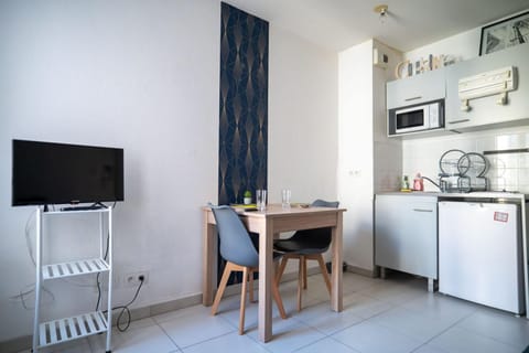 Bail mobilité - Beau studio proche tram Saint-Roch Apartment in Nice