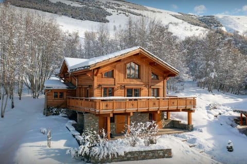 Property building, Day, Natural landscape, Winter, Mountain view
