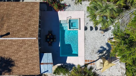 Relax & Recharge - Private Pool Oasis Near Beach & St. Armands Circle House in Saint Armands Key