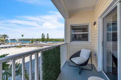 El Mar Townhome - Unit D House in Redington Shores