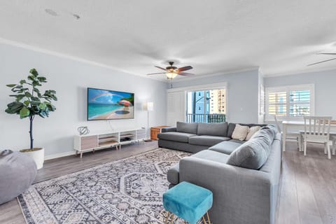 El Mar Townhome - Unit D House in Redington Shores