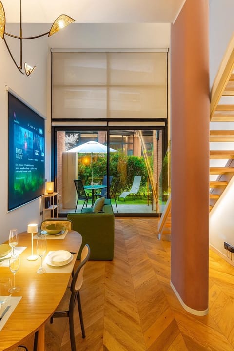 TV and multimedia, Living room, Seating area, Dining area, Evening entertainment